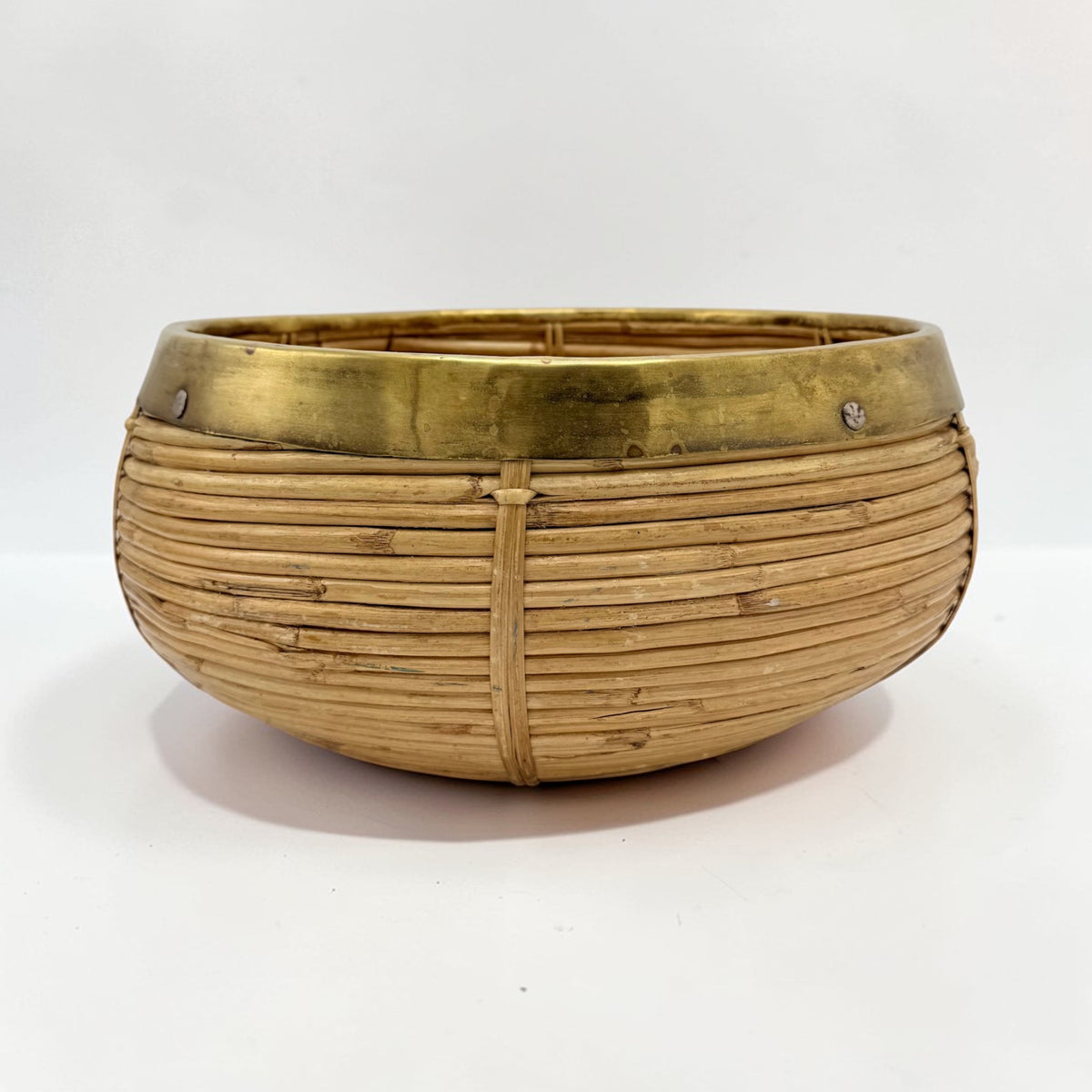 Round Base Reed Baskets Round Pencil Reed Basket with Brass Rim – BK Antiques & Home